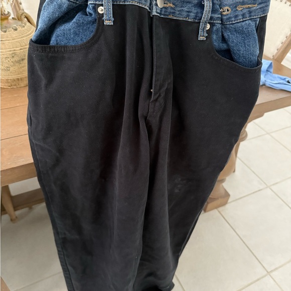 Stylish Black and Blue Wide-Leg Jeans - Picture 3 of 3